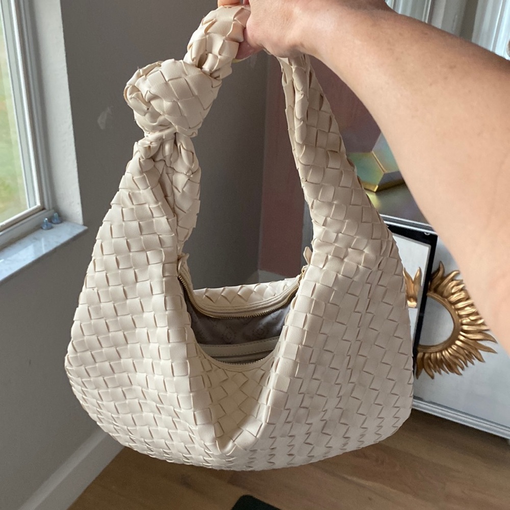 Vici Woven bag cream/white color more cream